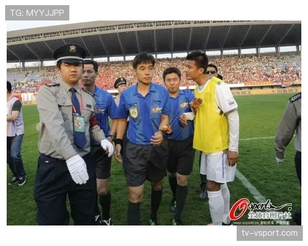 抗议判罚时裁判权威如何界定，规则到底允许多少抗争？